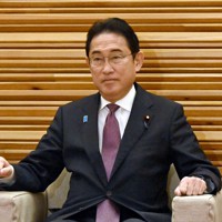 閣議に臨む岸田文雄首相＝首相官邸で2023年11月28日午前8時24分、竹内幹撮影