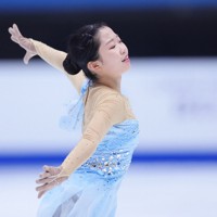 ジュニア女子SPで演技する中井亜美＝中国・北京で2023年12月7日、吉田航太撮影