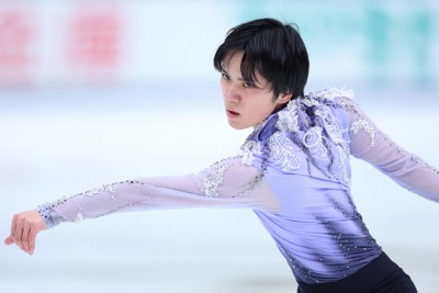 男子SPで演技する宇野昌磨＝長野市のビッグハットで2023年12月21日、猪飼健史撮影