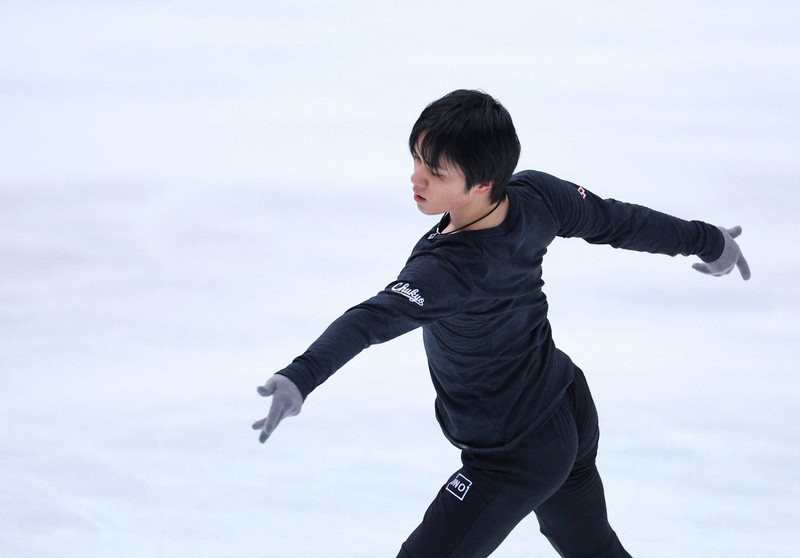 翌日の男子フリーに向けて練習に臨む宇野昌磨＝長野市のビッグハットで2023年12月22日、猪飼健史撮影