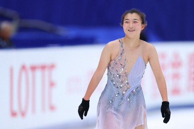 女子SPを前に練習に臨む坂本花織＝長野市のビッグハットで2023年12月22日、猪飼健史撮影