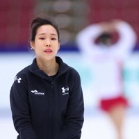 女子SPを前に練習に臨む三原舞依＝長野市のビッグハットで2023年12月22日、猪飼健史撮影