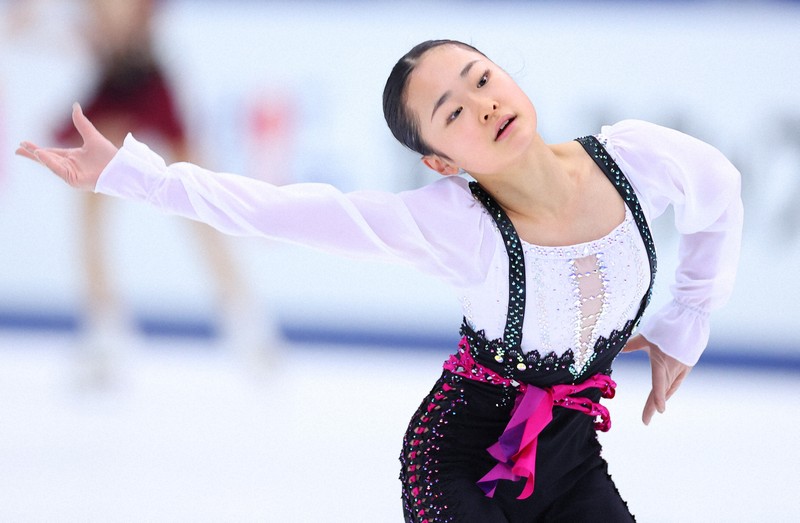 女子SPを前に練習に臨む島田麻央＝長野市のビッグハットで2023年12月22日、猪飼健史撮影