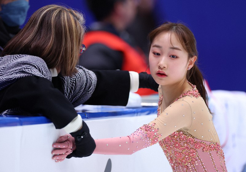 女子SPを前に練習に臨む松生理乃＝長野市のビッグハットで2023年12月22日、猪飼健史撮影