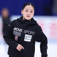 女子SPを前に練習に臨む渡辺倫果＝長野市のビッグハットで2023年12月22日、猪飼健史撮影