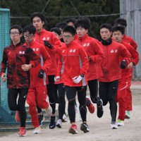 練習に励む西京高の男子選手たち