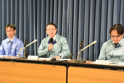 「一連の地震活動は当分続くとみられる」と話す地震調査委員会の平田直委員長＝東京都で2024年1月2日午後8時37分、山口智撮影