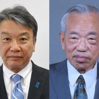 自民党の大野泰正氏（左）と谷川弥一氏