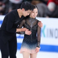 ペアフリーの演技を終えて引き揚げる三浦璃来、木原龍一組＝カナダ・モントリオールで2024年3月21日、猪飼健史撮影