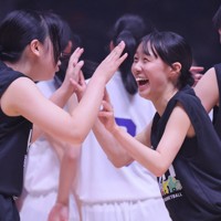 能登半島から招待され、Bリーグ決勝の舞台で試合を楽しんだ子どもたち＝横浜アリーナで2024年5月26日、和田大典撮影