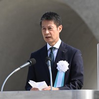 平和記念式典であいさつする湯崎英彦広島県知事＝広島市中区で2024年8月6日午前8時41分、北村隆夫撮影