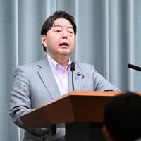 記者会見で質問に答える林芳正官房長官＝首相官邸で2024年8月27日午前10時44分、平田明浩撮影