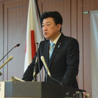 記者会見で報道陣の質問に答える木原稔防衛相＝防衛省で2024年8月27日午前11時ごろ、松浦吉剛撮影