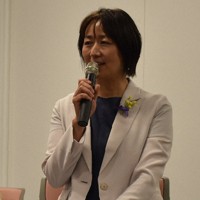 集会で発言する「選択的夫婦別姓制度を願う香川県民の会」の山下紀子代表＝高松市で2024年5月26日午後4時6分、佐々木雅彦撮影