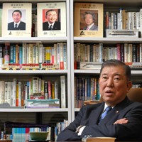 「政治とカネ」について話す自民党の石破茂元幹事長＝東京都千代田区で2023年12月22日、宮間俊樹撮影