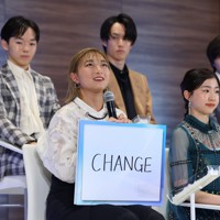 新シーズン開幕に向けて記者会見する（前列左から）坂本花織、千葉百音、（後列左から）鍵山優真、山本草太、三浦佳生＝東京都新宿区で2024年9月30日、猪飼健史撮影