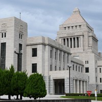 衆議院側から見た国会議事堂＝東京都千代田区で、平田明浩撮影