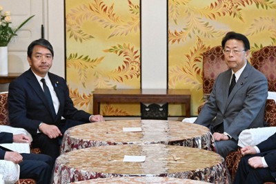 会談に臨む国民民主党の榛葉賀津也幹事長（左）と公明党の西田実仁幹事長＝国会内で2024年11月1日午後0時59分、平田明浩撮影