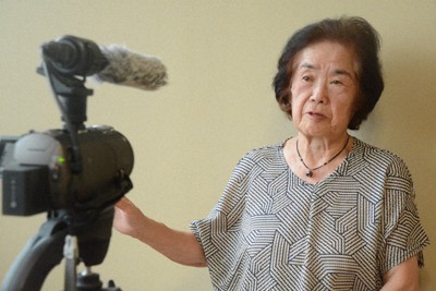 体験を話す城臺美弥子さん＝長崎市岡町で