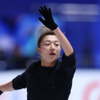 競技を翌日に控え、公式練習に臨む坂本花織＝国立代々木競技場で2024年11月7日、猪飼健史撮影