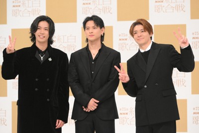 「第75回NHK紅白歌合戦」の初出場歌手の記者会見のフォトセッションでポーズをとる「Number＿i」の（右から）岸優太さん、平野紫耀さん、神宮寺勇太さん＝東京都渋谷区で2024年11月19日、内藤絵美撮影