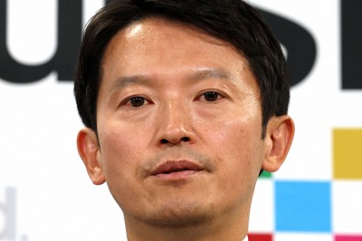 定例記者会見を行う斎藤元彦・兵庫県知事＝神戸市中央区で2024年11月27日、村田貴司撮影