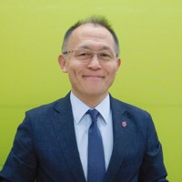 日本被団協のノーベル平和賞受賞について語るICAN国際運営委員の川崎哲さん＝東京都新宿区高田馬場のピースボートで2024年11月8日午後4時12分、椋田佳代撮影