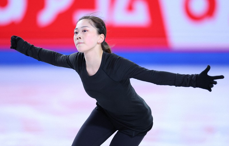 女子公式練習に臨む吉田陽菜＝フランス・グルノーブルで2024年12月4日、猪飼健史撮影