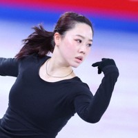 女子公式練習に臨む樋口新葉＝フランス・グルノーブルで2024年12月4日、猪飼健史撮影