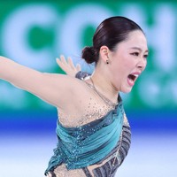 女子SPで演技する樋口新葉＝フランス・グルノーブルで2024年12月5日、猪飼健史撮影