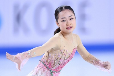 ジュニア女子フリーで演技する島田麻央＝フランス・グルノーブルで2024年12月6日、猪飼健史撮影