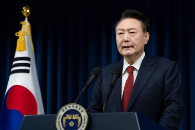 国民向け談話で謝罪する韓国の尹錫悦大統領＝ソウルで2024年12月7日、大統領府提供・ロイター