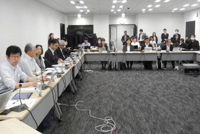 次期温室効果ガス排出削減目標に関する環境、経済産業両省の審議会の合同会合。6月に初会合が開かれた＝東京都港区で2024年6月28日午前9時56分、大野友嘉子撮影