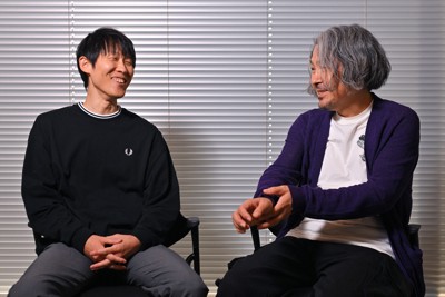 対談する批評家の大澤聡さん（左）と作家の古川日出男さん＝東京都千代田区で2024年12月9日、前田梨里子撮影