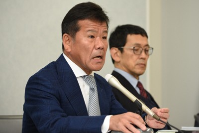 検事の取り調べ映像が法廷で再生され、記者会見に臨んだ山岸忍元社長＝大阪市北区で2024年12月20日、土田暁彦撮影