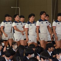 壮行会で入場する明和県央ラグビー部の選手たち＝群馬県高崎市で2024年12月20日、加藤栄撮影