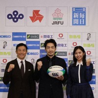 司会を務める（左から）広瀬俊朗さん、大谷亮平さん、海渡未来・MBSアナウンサー＝大阪市北区で、長尾真希子撮影