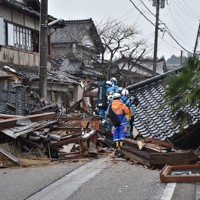 能登半島地震で倒壊した家屋＝石川県珠洲市で2024年1月3日、川地隆史撮影