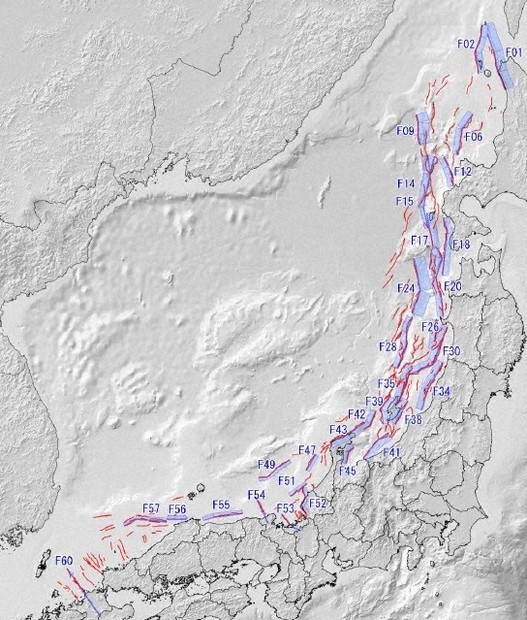 国土交通省などが2014年に公表した日本海の60本の海底活断層＝国交省などの報告書から