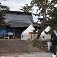 本殿と拝殿が全半壊した重蔵神社＝石川県輪島市で2024年12月27日午後1時45分、国本ようこ撮影