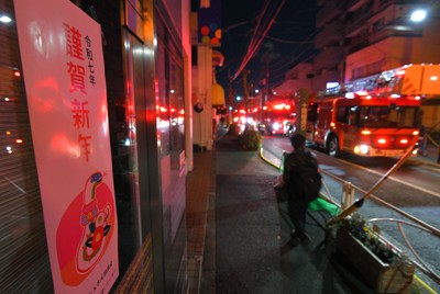 東京・墨田区の火災、住宅8棟燃える　2人死亡