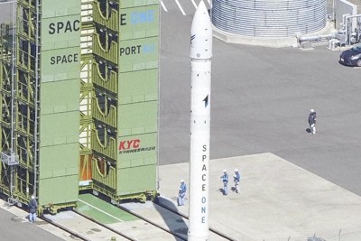 スペースポート紀伊で打ち上げを待つ小型ロケット「カイロス」初号機＝和歌山県串本町で2024年3月13日午前10時40分、本社ヘリから