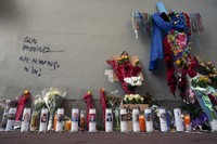 A memorial for the victims of a deadly truck attack on New Year's Day stands on the sidewalk in the French Quarter of New Orleans, on Jan. 3, 2025. (AP Photo/George Walker IV)