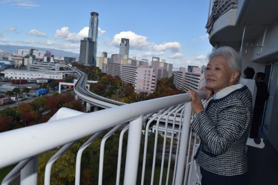 「万博おばあちゃん」が大阪の団地に拠点　全期間入場に思わぬ壁も