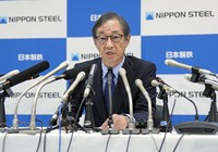 Nippon Steel Corp. Chairman Eiji Hashimoto holds a press conference in Tokyo on Jan. 7, 2025. (Kyodo)