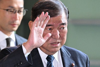 首相官邸に入る石破茂首相＝2025年1月15日午前9時16分、平田明浩撮影