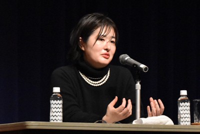 「シスターフッドに頼るな」　作家・柚木麻子さんが覚えるいらだち