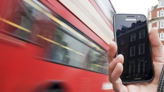 EE brings contactless smartphone payments to London buses