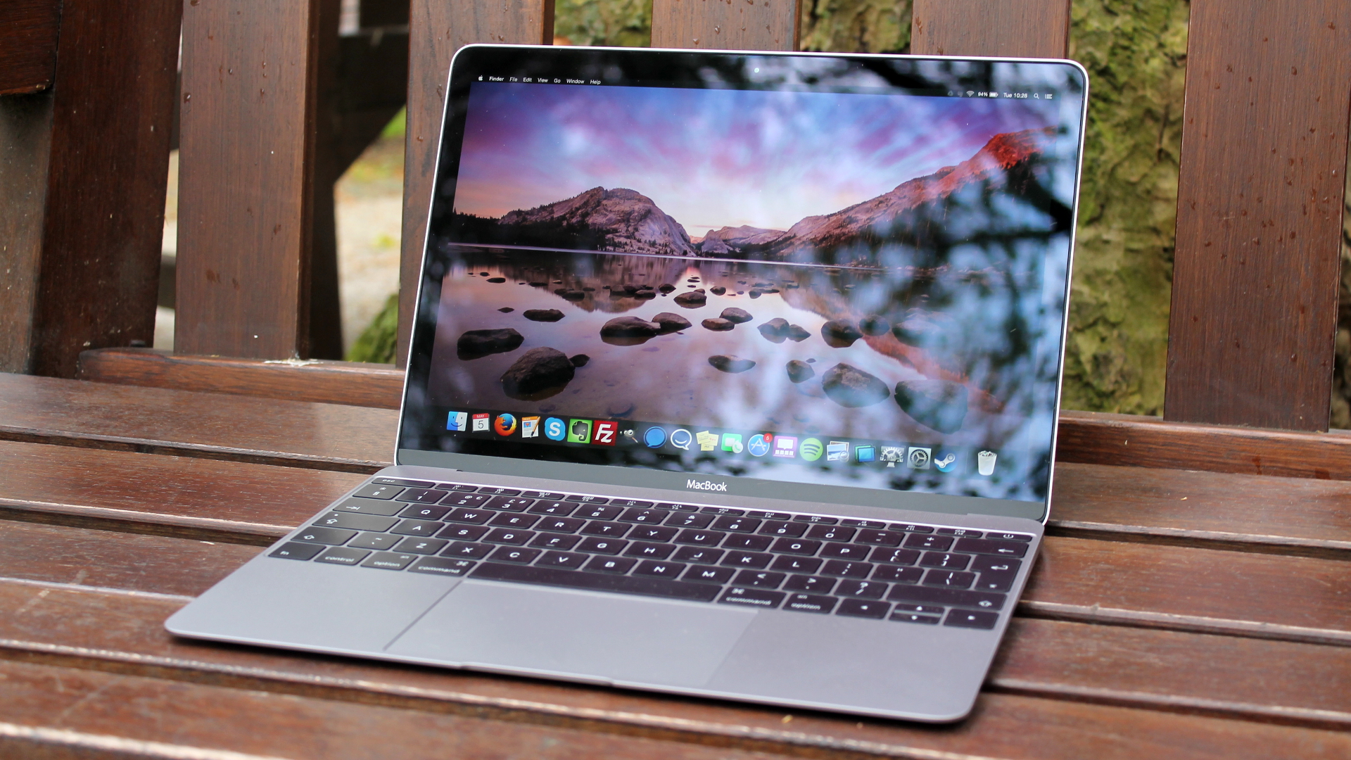 Apple MacBook