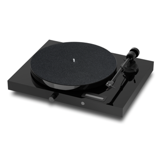 The Pro-Ject Juke Box E1 turntable in black.